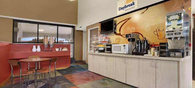 布埃纳帕克戴斯酒店(Days Inn by Wyndham Buena Park)图片