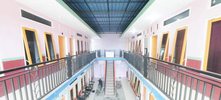 红多兹伊斯兰酒店-近外南梦罗克西购物中心2号(RedDoorz Syariah Near Mall Roxy Banyuwangi 2)图片