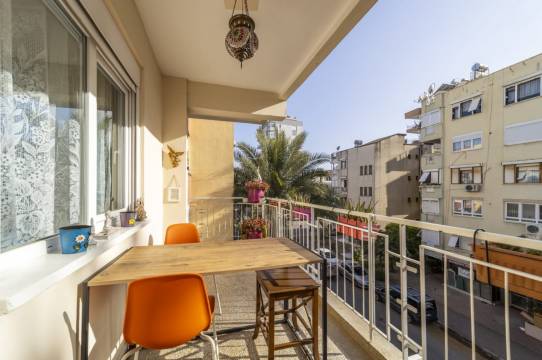 位于穆拉特帕萨中心的舒适公寓(Cozy Flat with Central Location in Muratpasa)