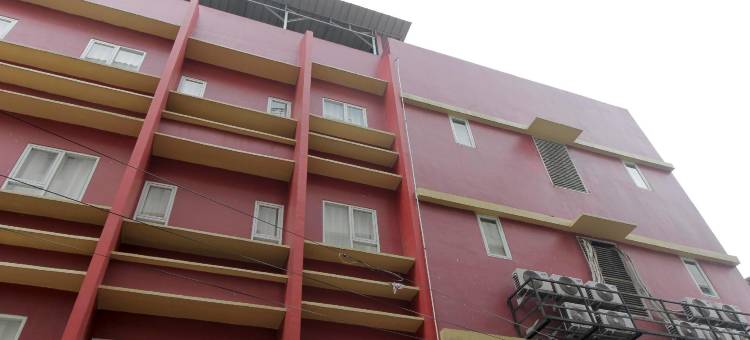 红多兹高级酒店-靠近勿加泗银河购物中心(RedDoorz Plus Near Galaxy Bekasi)图片