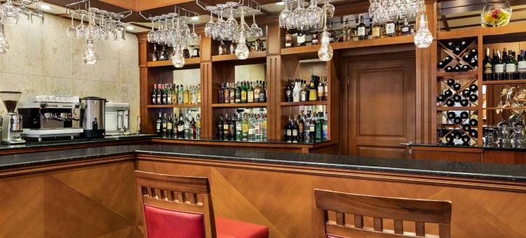 比什凯克中心温德姆华美达酒店(Ramada by Wyndham Bishkek Centre)图片