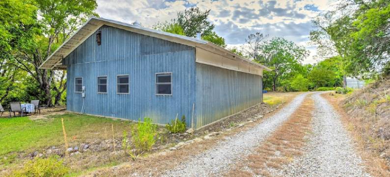 宁静庭院+季节性泳池：韦瑟福德小屋(Peaceful Yard + Seasonal Pool: Weatherford Cottage)图片
