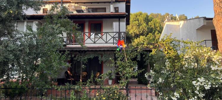 在伊兹密尔的别致别墅带露台和屋顶(Chic Villa with Terrace and Rooftop in Izmir)图片