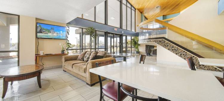 曼西呗盟套房酒店-近波尔州立大学(Baymont by Wyndham Muncie Near Ball State University)图片