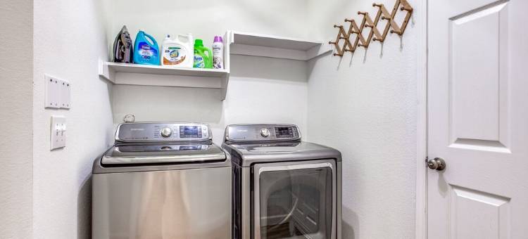 Relax Near Little Elm & Lake Lewisville – Pool, Spa, Game Room & 2 King Beds!图片