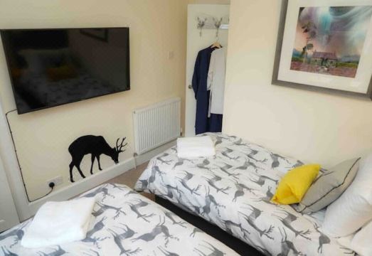Scot’s themed  cottage ,super king bed, ideal location. Pet friendly. Hotel Overview