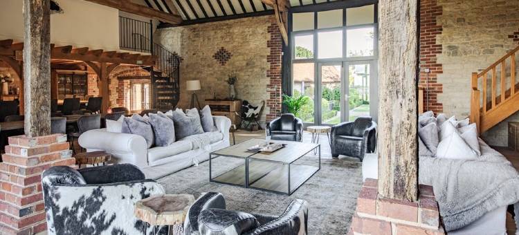 Stunning 6 bedroom converted barn nestled in Souths Downs; 5,000+ sq ft; 9 acres图片