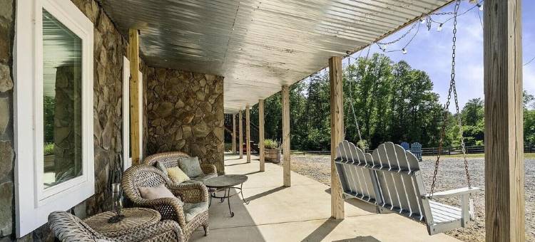 5 Bdrm Dog Friendly, Lake Access Getaway w/Playground, Fire Pit & More图片