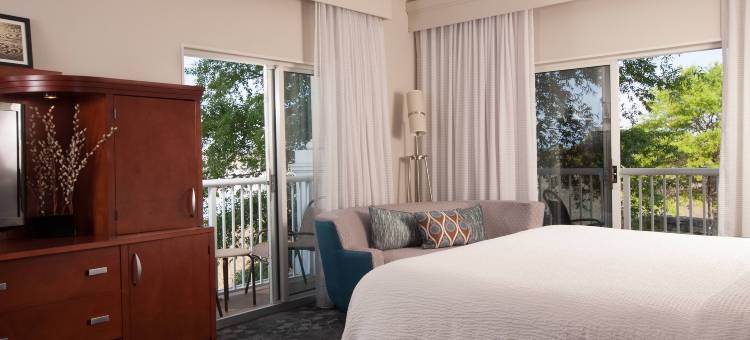 查尔斯顿水岸万怡酒店(Courtyard Charleston Waterfront)图片
