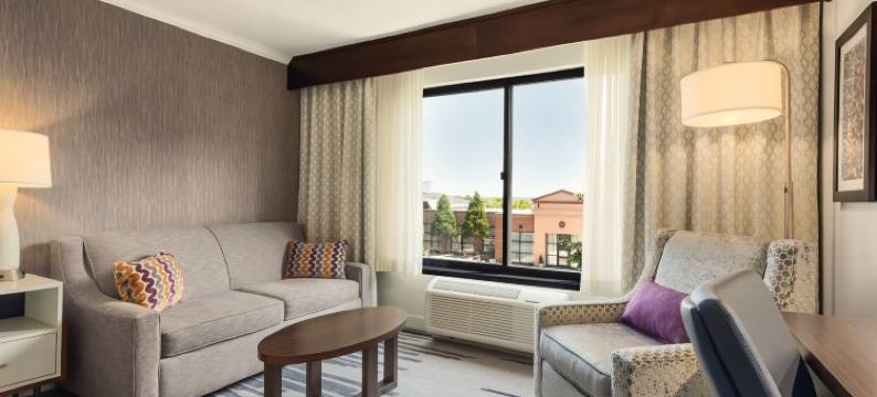 密尔沃基布鲁克菲尔德希尔顿逸林酒店(DoubleTree by Hilton Hotel Milwaukee - Brookfield)图片