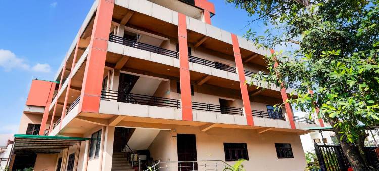 OYO 4464 恰克拉塔路附近酒店(Super Hotel O Gms Road Ballupur Chowk)图片