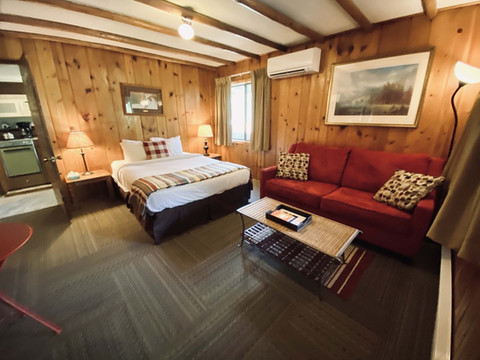 山间足迹汽车旅馆