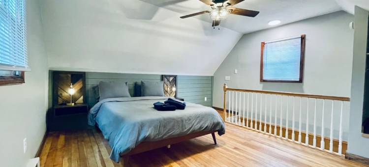 Exclusive Views and Cozy Deck Retreat - Stunning Lakefront Escape图片