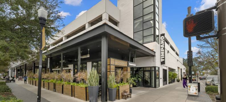 Charming Retreat with Private Balcony and Garden Oasis - Gorgeous Escape图片