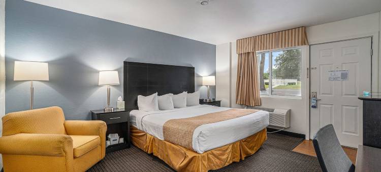 密歇根特拉弗斯城Travelodge by Wyndham酒店(Travelodge by Wyndham Traverse City MI)图片