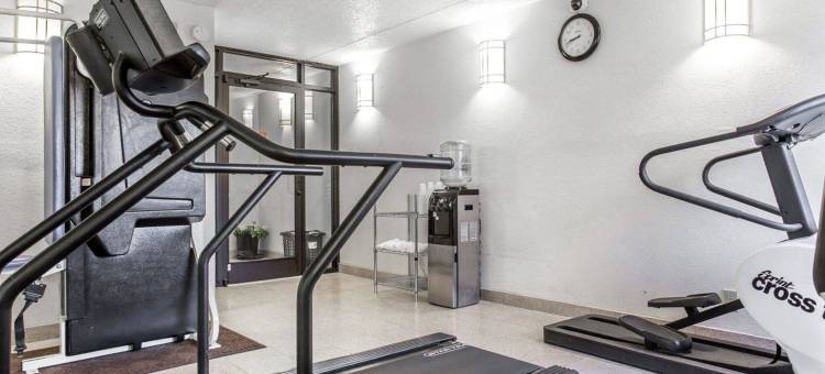 竞技场品质套房假日酒店(Quality Inn & Suites Coliseum)图片