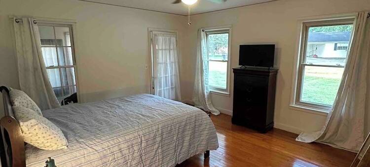 Cute 2 bed 1 bath home that sleeps 7 in a quiet neighborhood.图片