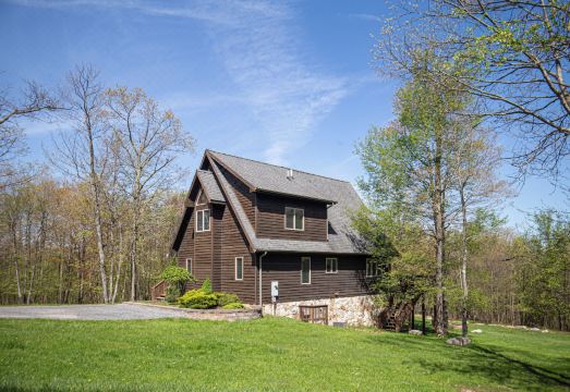 Lucky 12 Hotel Overview