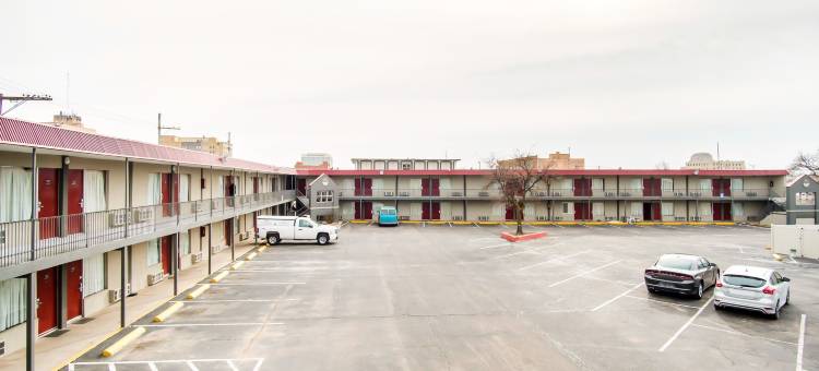 OYO 堪萨斯南哈钦森西第 4 大道酒店(OYO Hotel Hutchinson West 4th Ave)图片