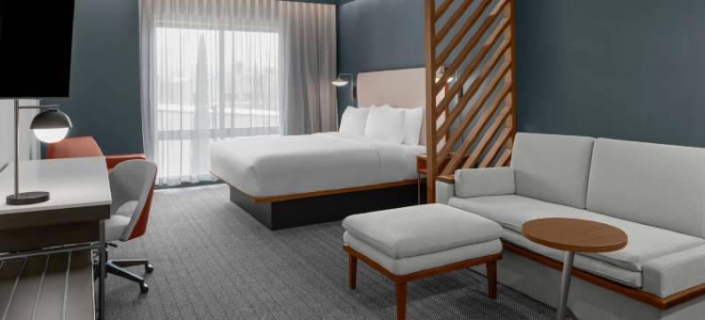 圣贝纳迪诺洛马琳达万怡酒店(Courtyard San Bernardino Loma Linda)图片