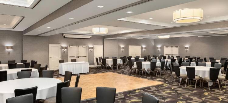 阿林顿北六旗通道拉昆塔温德姆套房酒店(La Quinta Inn & Suites by Wyndham Arlington North 6 Flags Dr)图片