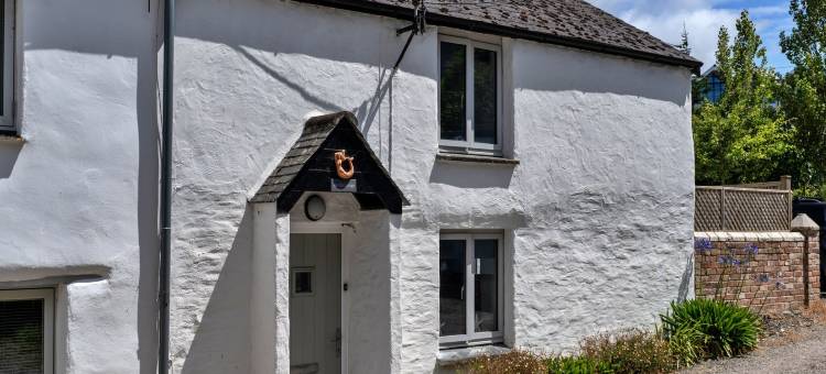 Cottage in Cornwall near Porth Beach图片