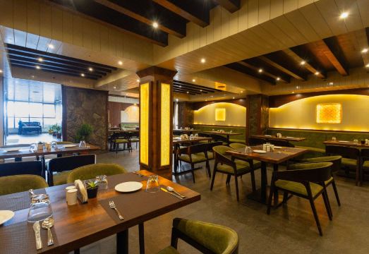 Sumitel Queens Yard Hotel Overview