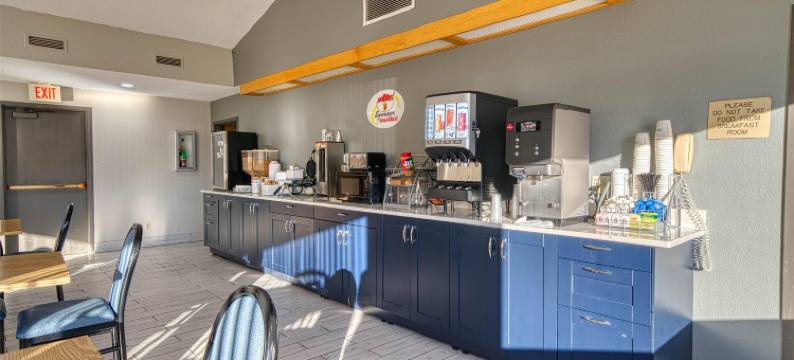 温泉城温德姆速8酒店(Super 8 by Wyndham Hot Springs)图片