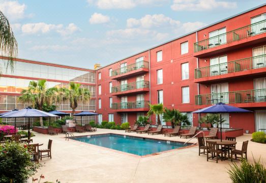 Courtyard New Orleans Warehouse Arts District Hotel Overview