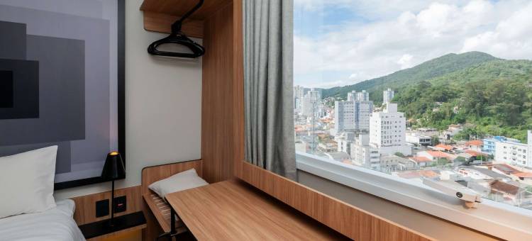 宜必思纳维根特斯伊塔雅伊酒店(Ibis Navegantes Itajai)图片