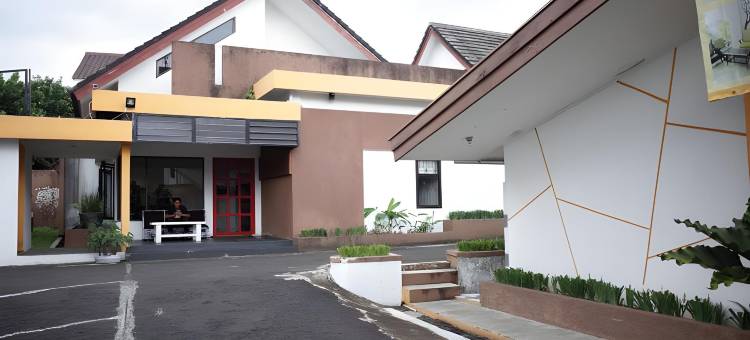 阿伦柯塔苏卡布米附近瑞德多兹酒店(RedDoorz Near Taman Kota Lapang Merdeka Sukabumi)图片