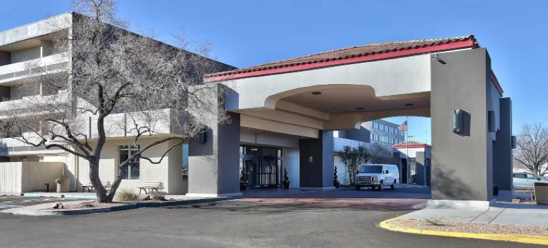 阿尔伯克基市中心温德姆华美达酒店(Ramada Plaza by Wyndham Albuquerque Midtown)图片