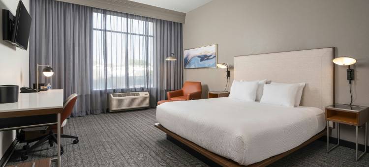 纽布朗费尔斯河村万怡酒店(Courtyard New Braunfels River Village)图片