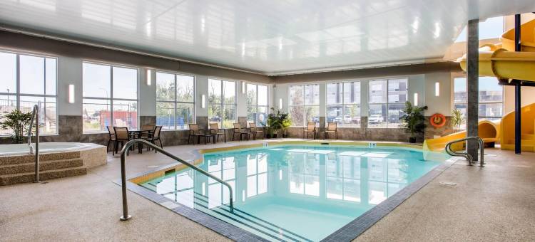 红鹿舒适套房酒店(Comfort Inn & Suites)图片