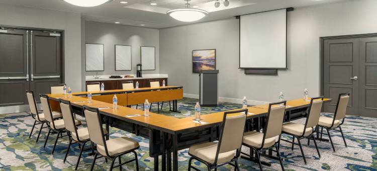 迈尔斯堡-FL希尔顿安泊酒店(Embassy Suites by Hilton Fort Myers Estero)图片