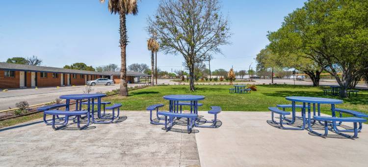 OYO德克萨斯卢灵市区I-10/US-90酒店(OYO Hotel Luling TX Downtown I-10/US-90)图片