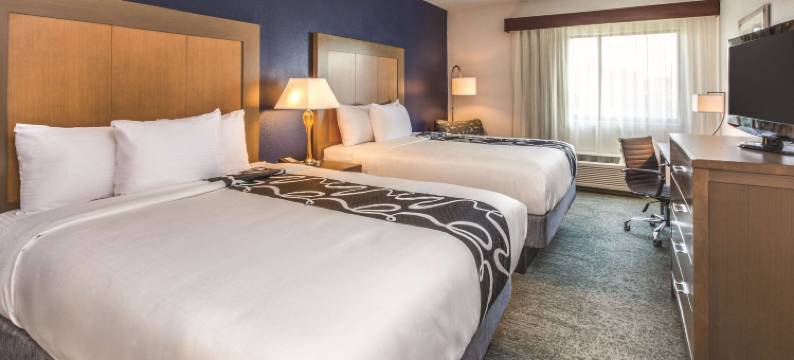 费城机场拉昆塔温德姆套房酒店(La Quinta Inn & Suites by Wyndham Philadelphia Airport)图片