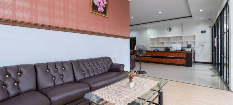 红多兹酒店-近北干巴鲁安迪尼RSIA(RedDoorz Near Rsia Andini Pekanbaru)图片