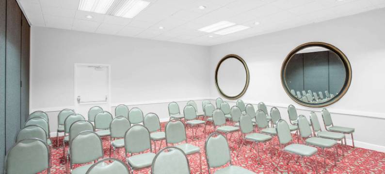 巴斯托华美达酒店(Ramada by Wyndham Barstow)图片