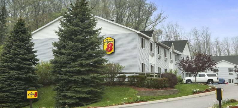 马尼斯特速8酒店(Super 8 by Wyndham Manistee)图片