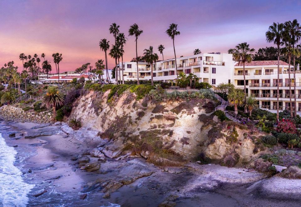 Casa Loma Beach Hotel Hotel Overview