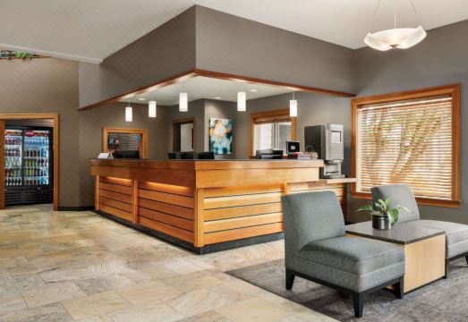 Radisson Hotel Portland Airport Hotel Overview