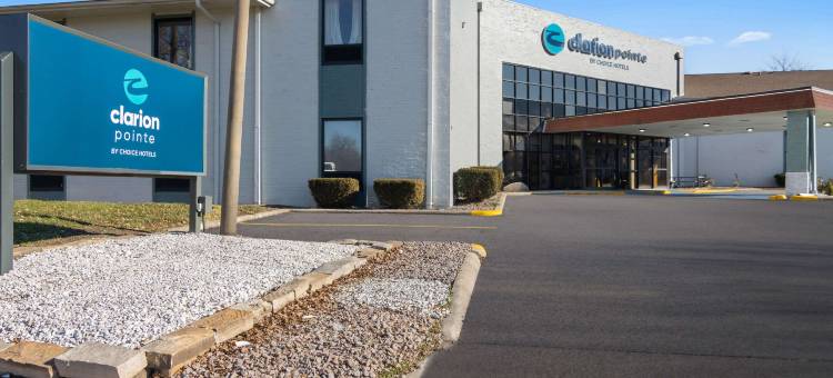 凯隆布卢明顿 - 诺尔玛罗德威酒店，近 I-55 及大学(Clarion Pointe Bloomington-Normal Near I-55 and University)图片