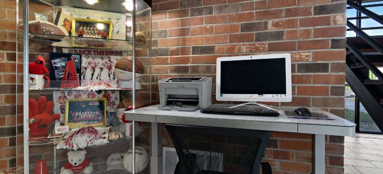 凯隆布卢明顿 - 诺尔玛罗德威酒店，近 I-55 及大学(Clarion Pointe Bloomington-Normal Near I-55 and University)图片