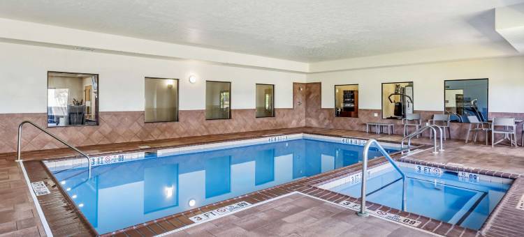 梅里尔维尔舒适套房酒店 - 近 US 30(Comfort Suites Merrillville Near US 30)图片