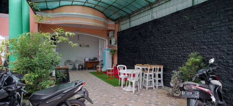 红多兹伊斯兰酒店-近庞卡克收费出口(RedDoorz Syariah Near Exit Toll Puncak)图片