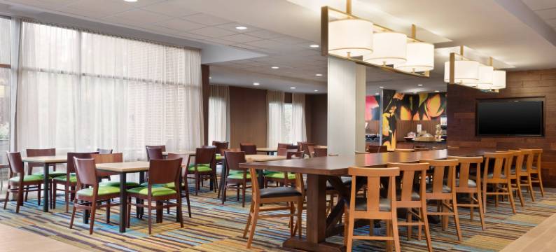 夏洛茨维尔市区-大学区万枫套房酒店(Fairfield Inn & Suites Charlottesville Downtown/University Area)图片