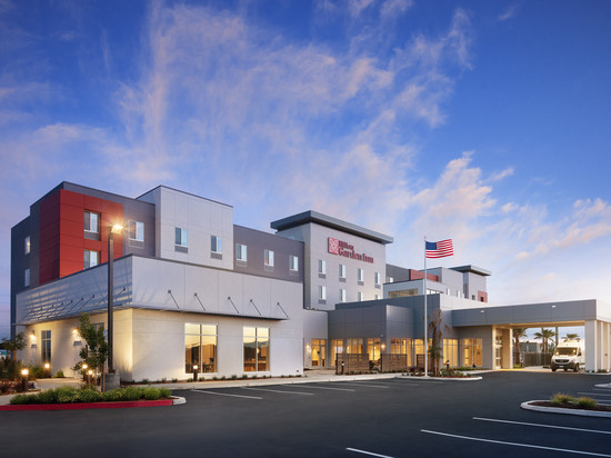 萨克拉门托机场纳托马斯希尔顿花园酒店