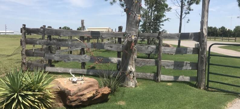 Mountain views, wrap around porch, incredible lawn with fire pit!!图片