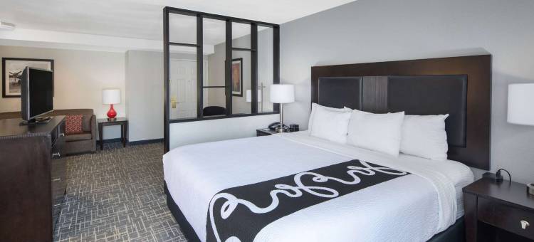 亚特兰大机场南拉昆塔温德姆套房酒店(La Quinta Inn & Suites by Wyndham Atlanta Airport South)图片